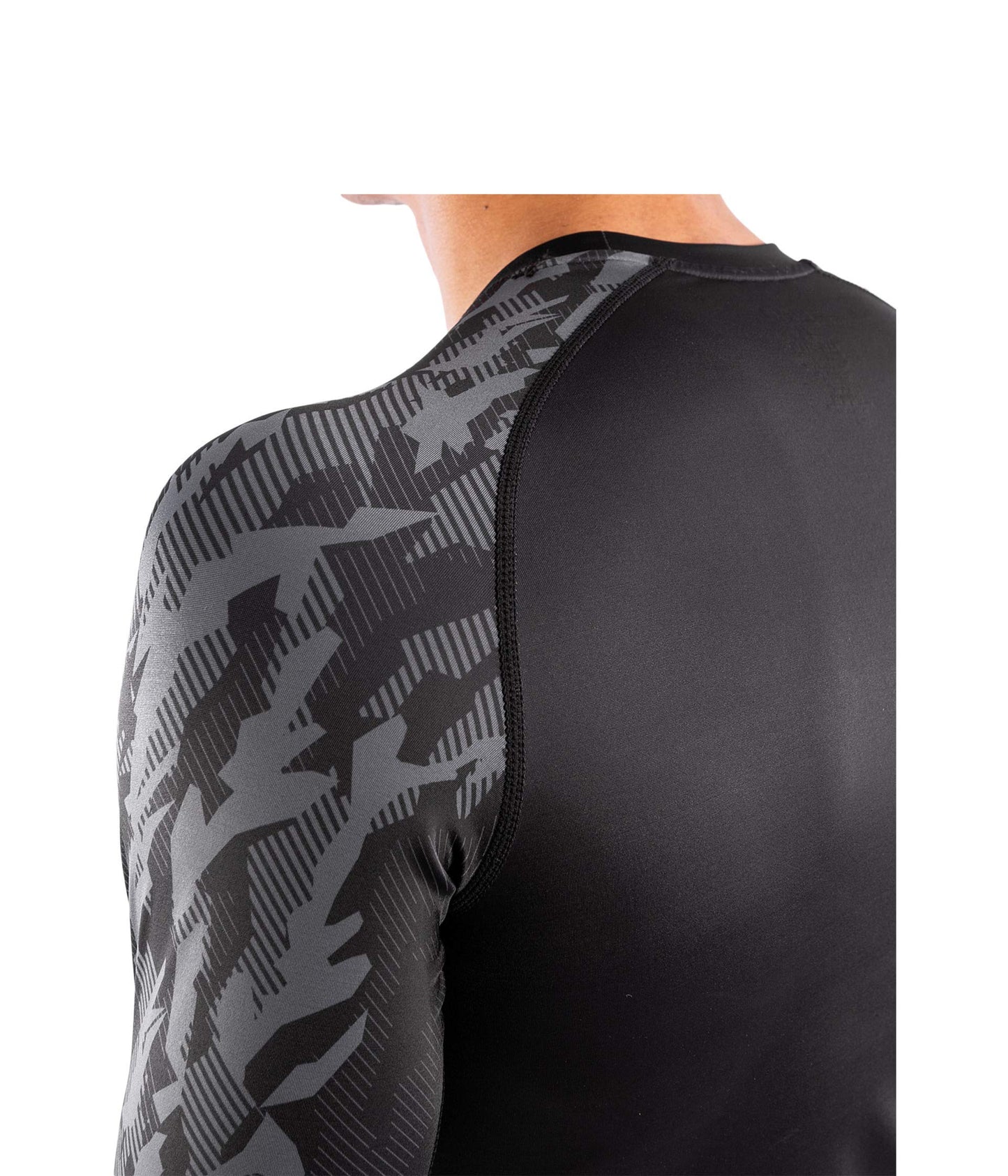 Venum Men's Standard Long Sleeve Rashguard - Black