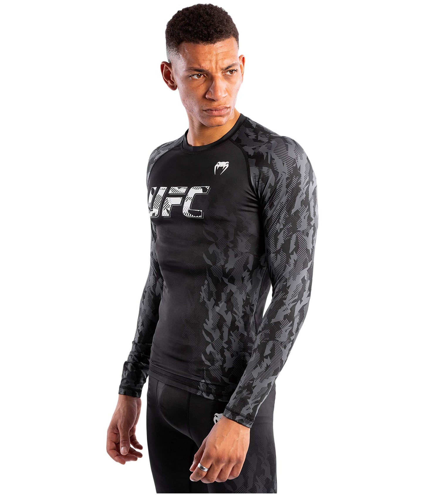 Venum Men's Standard Long Sleeve Rashguard - Black