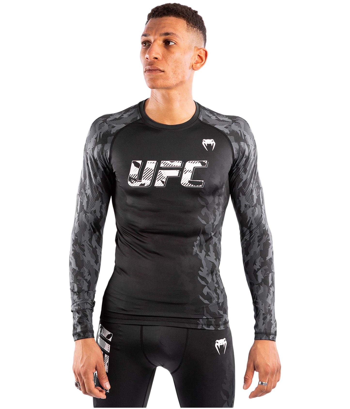 Venum Men's Standard Long Sleeve Rashguard - Black